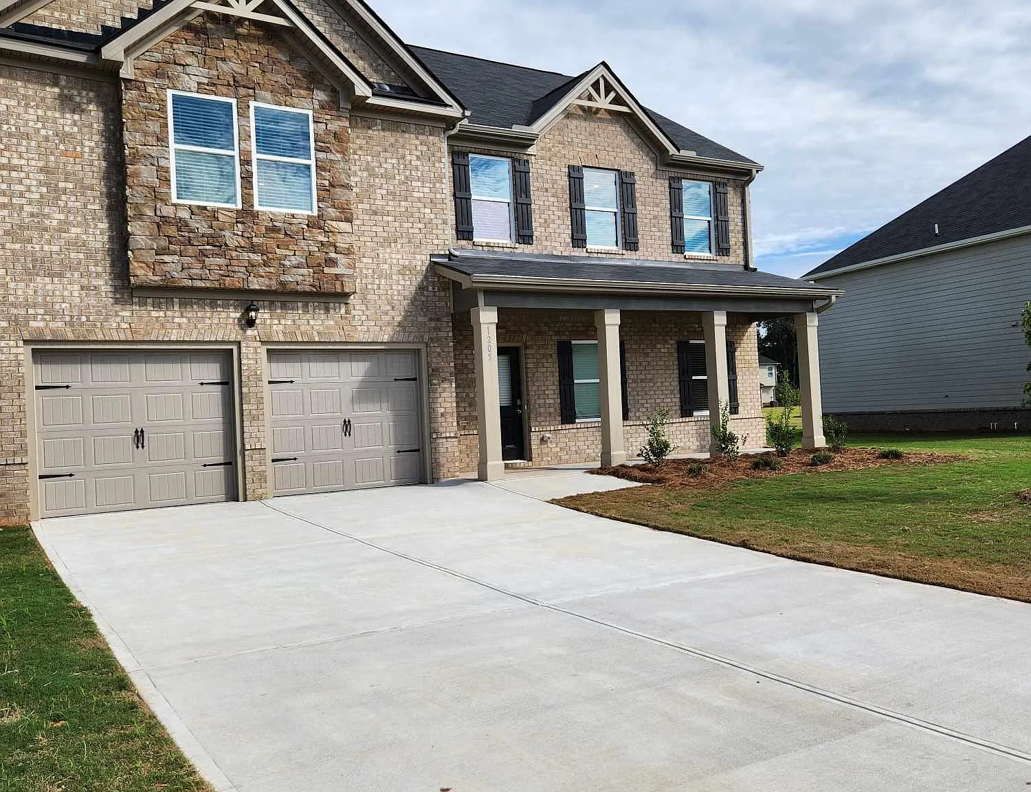 4 bed, 3.5 bath, 2700 sqft, $3,750 — Photo 1
