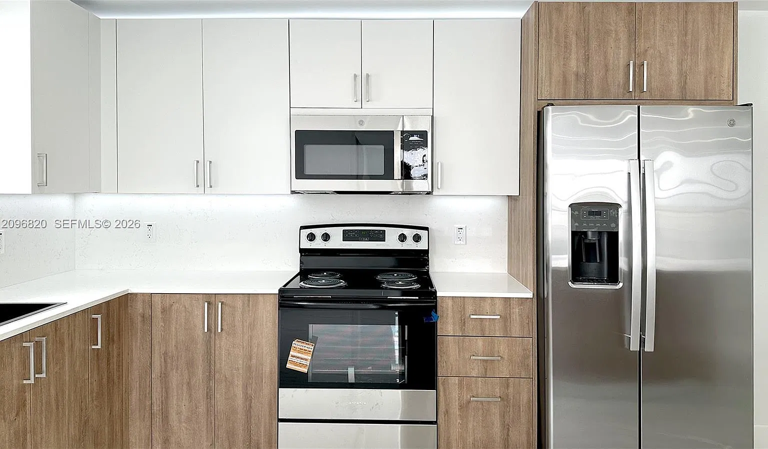 Commodore Plaza Condo — Photo 2