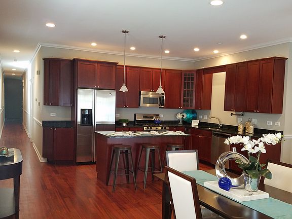 2nd image of 3933 N Greenview Ave #1
