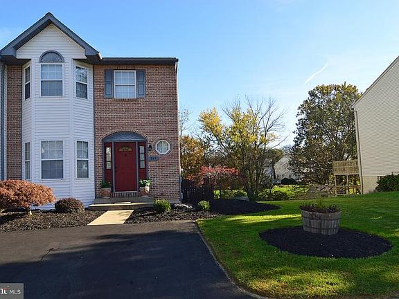2nd image of 329 Pine St