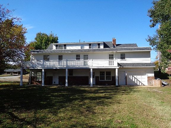 3rd image of 829 S College St
