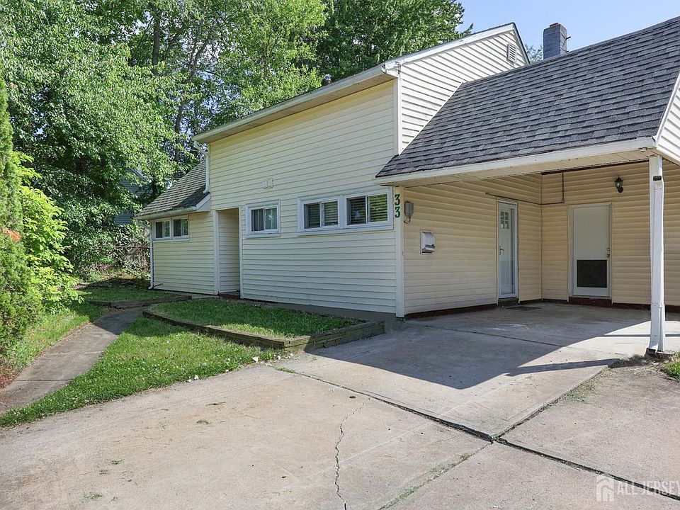 1st image of 33 Pinetree Rd