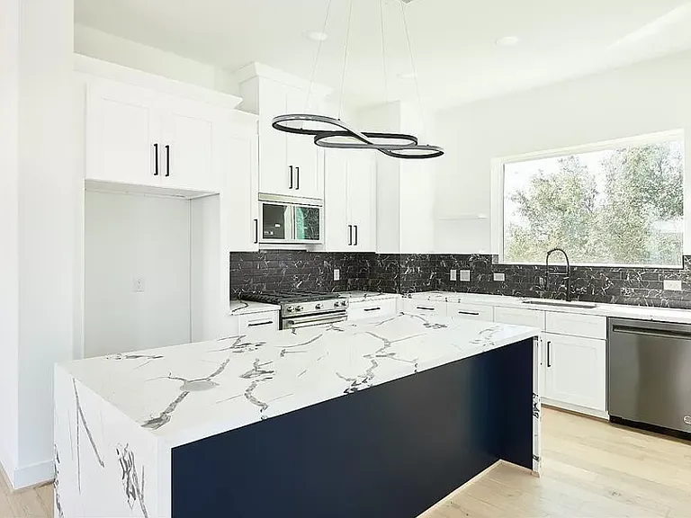 2720 Rosalie St — Photo 7