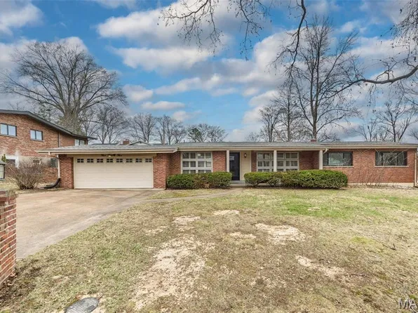 525 Beaucaire Dr, Saint Louis, MO 63122
