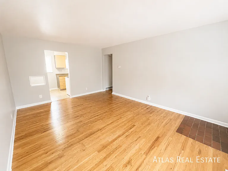 124 W Cheyenne Rd — Photo 2