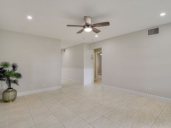 3rd image of 301 Stillwater Dr