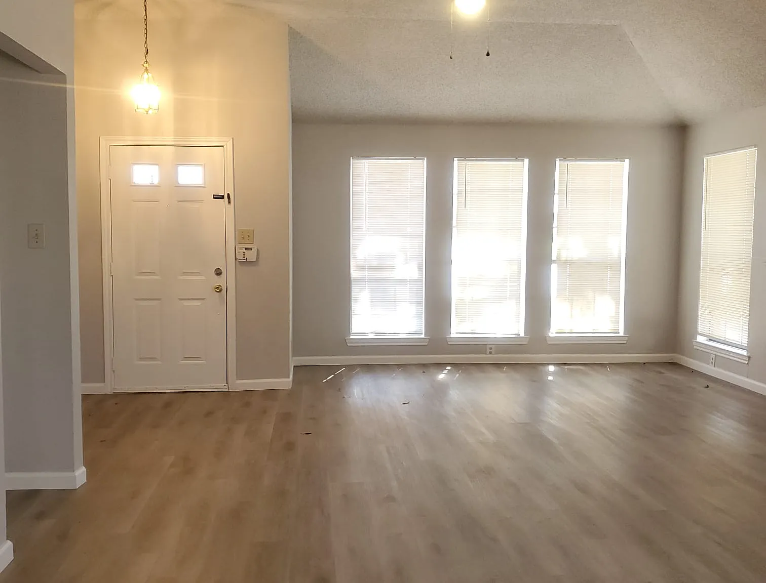 3 bed, 1543 sqft, $1,880 — Photo 1