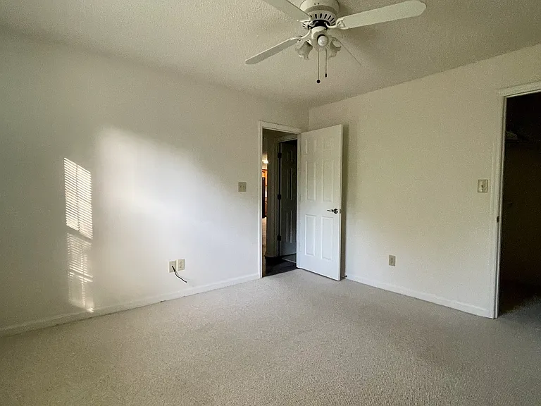 102 Ridgestone Ct — Photo 9