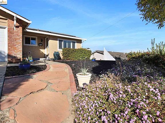 3rd image of 4649 Paloma Ave