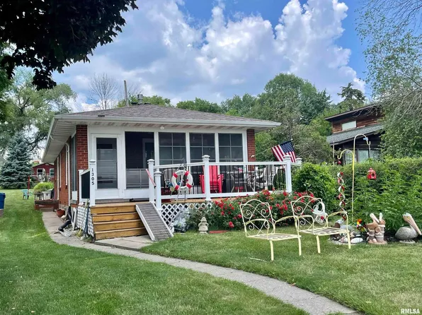 1305 Canal Shore Dr SW, Le Claire, IA 52753