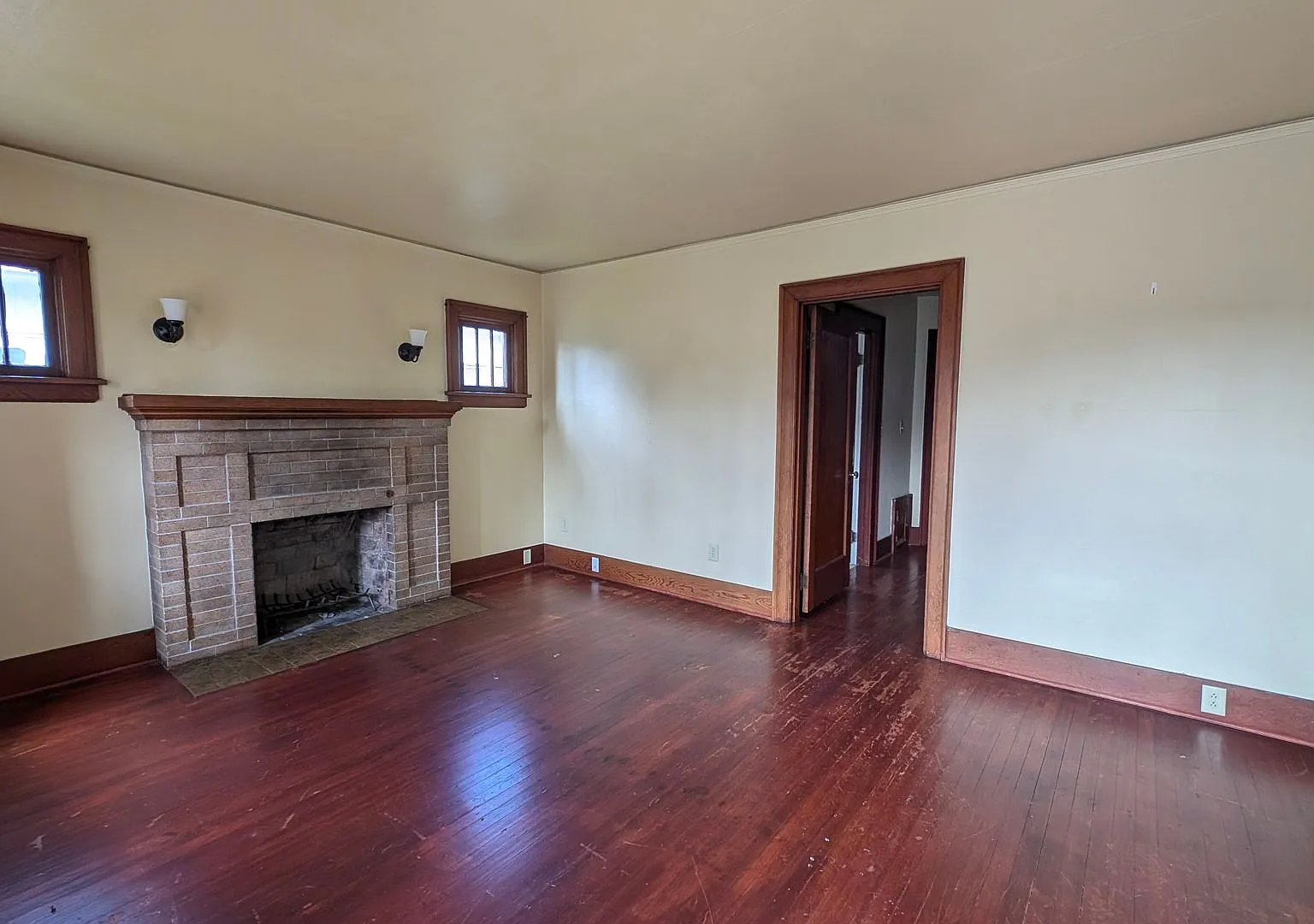 Charming 3 Bedroom House in Downtown — Photo 2