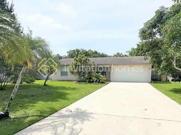 7406 Overlook Dr, Lake Worth, FL 33467