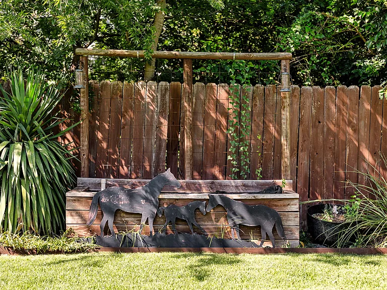 1012 Red Cliff Dr — Photo 32