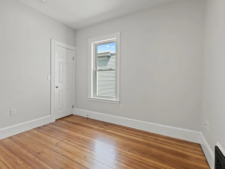 16 Leslie St #2 — Photo 8