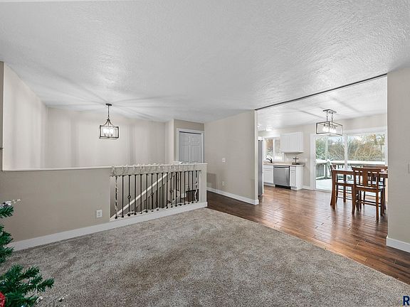 4th image of 1001 N Homestead Cir