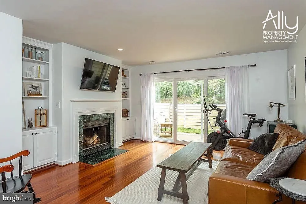 1327 Le Parc Terrace - 1 — Photo 4