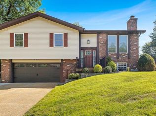 1564 Park Ridge Ln, Arnold, MO 63010