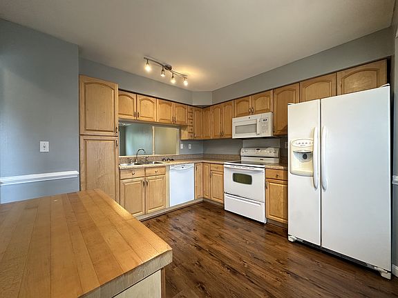 5th image of 1347 Battleford Dr #1