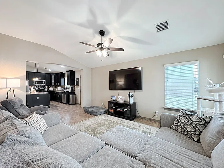14816 Hunters Grove Ave — Photo 7