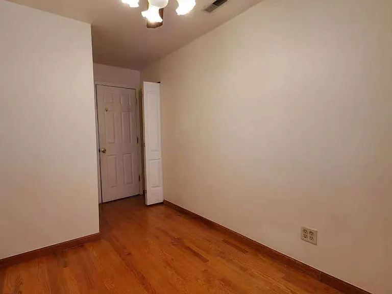 251 W 31st St #3 — Photo 8