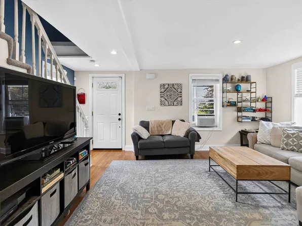 6 Carter Pl, Woburn, MA 01801
