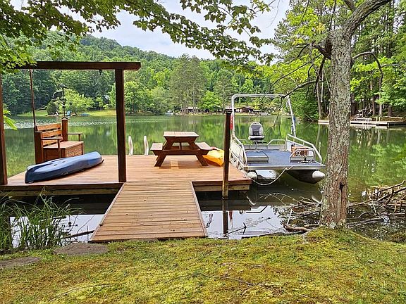 5th image of 875 Laurel Lake Cir