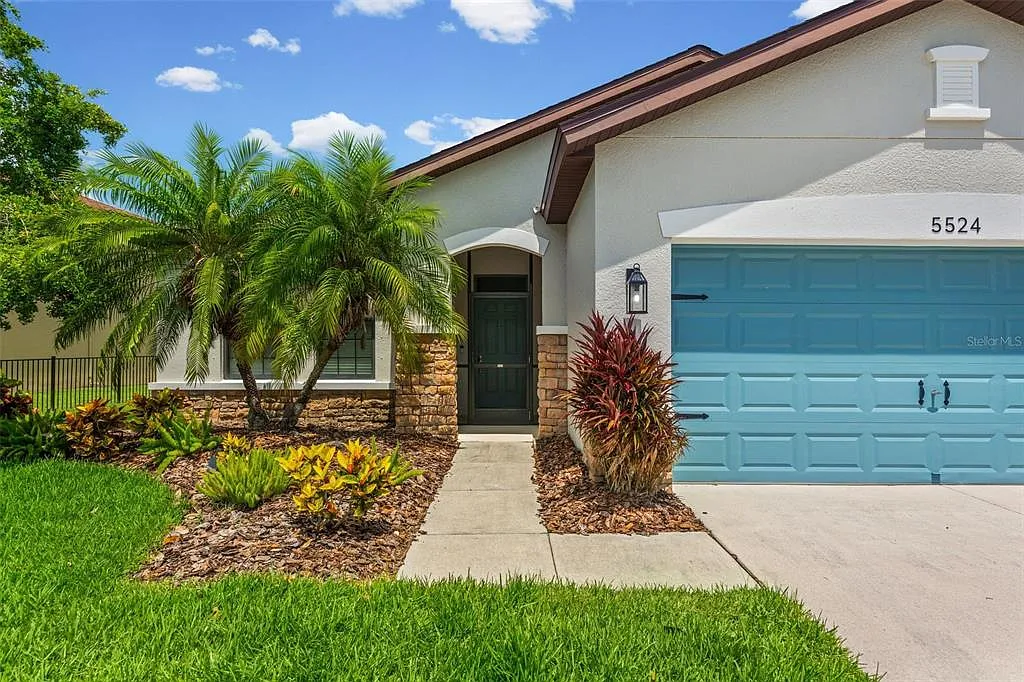 4 bed, 3.0 bath, 1972 sqft, $3,200 — Photo 4