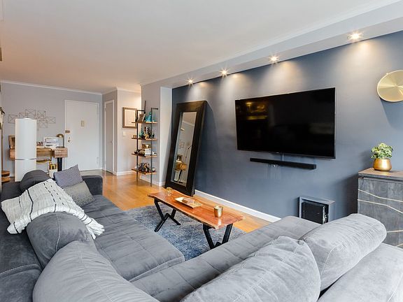 3rd image of 300 E 71st St APT 9L