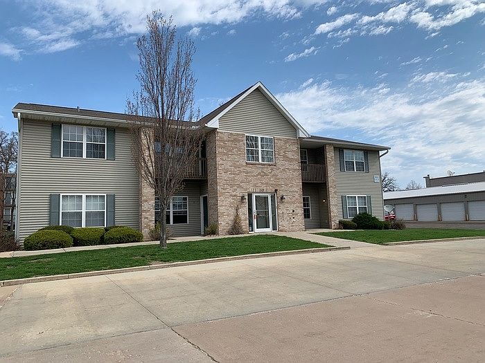 1st image of 1327 W Covington Ct APT 2