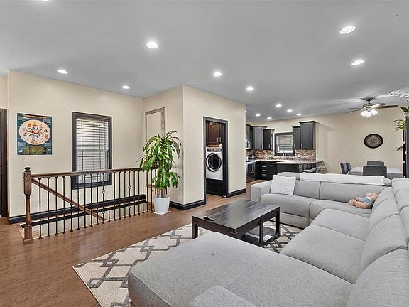 3rd image of 5994 Melissa Ln