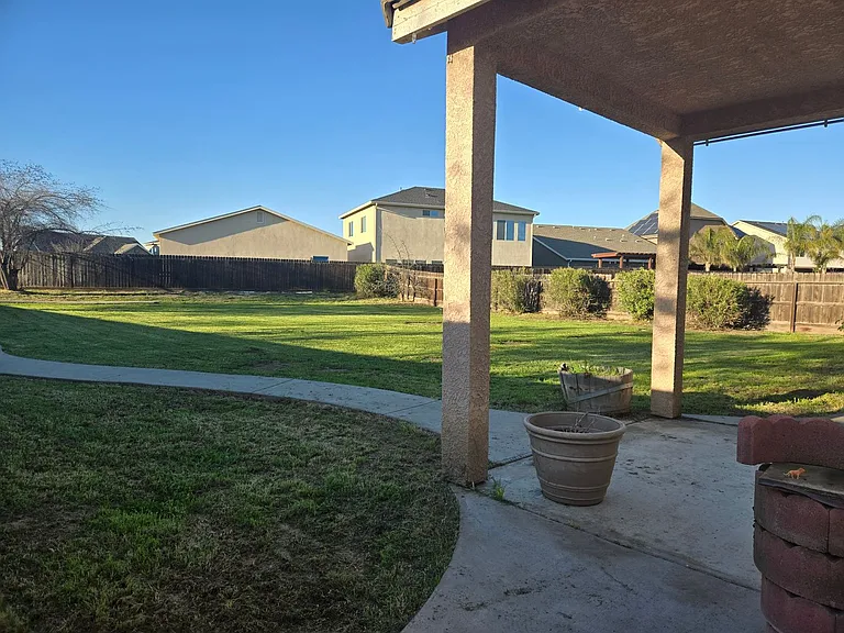 2068 W Merritt St — Photo 8