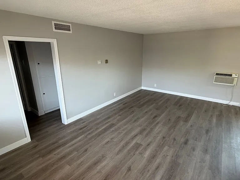 Palm View Apartments in Azusa — Photo 31
