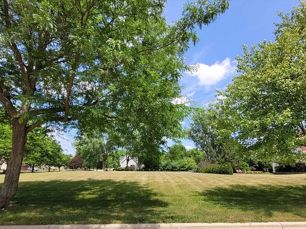 833 Crabapple Ct, West Chicago, IL 60185