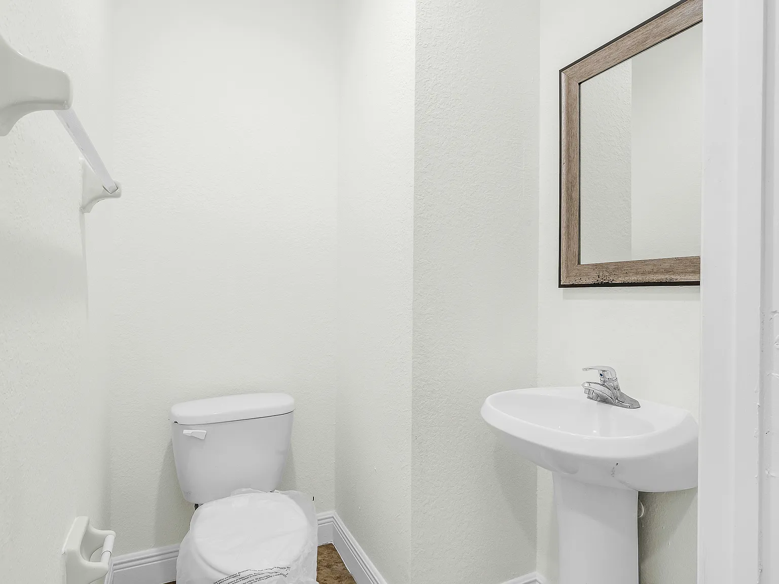 3 bed, 2.5 bath, 1400 sqft, $3,100 — Photo 3