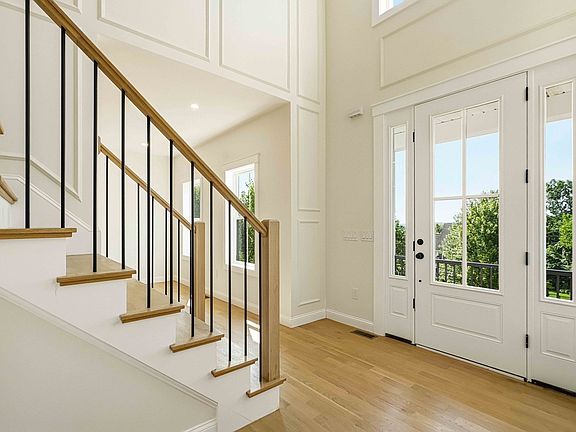 4th image of 24 Cortland Way