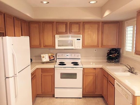 5th image of 5447 Sanchez Dr