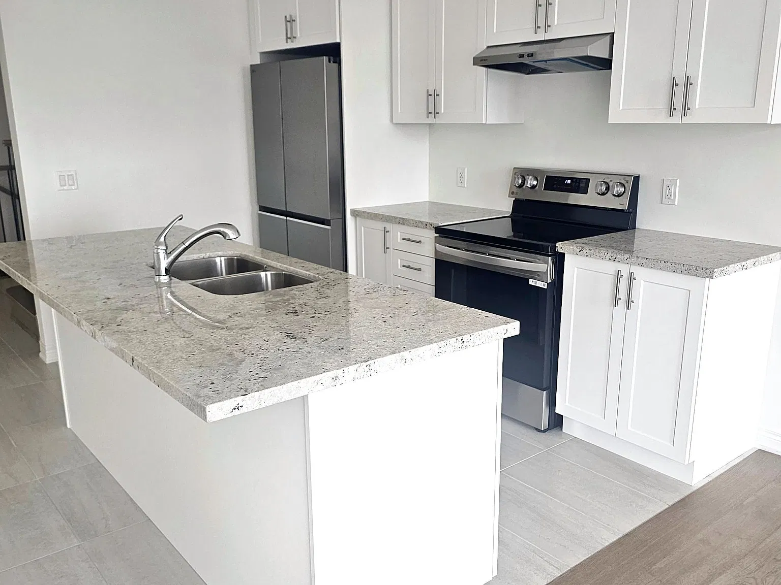 3 bed, $2,950 — Photo 2