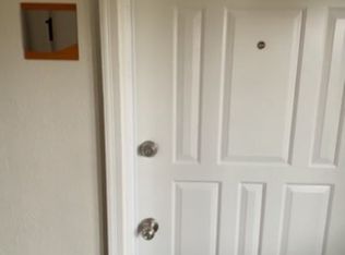 300 E 12th St #1, Flora, IL 62839