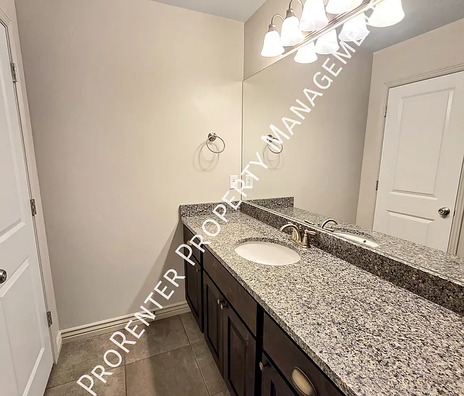1811 W 675 N — Photo 17