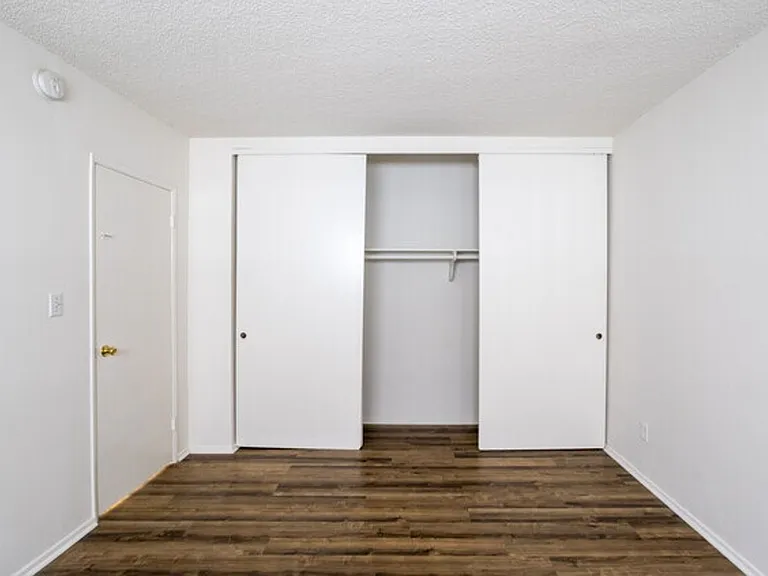 Roscoe Apartments — Photo 7