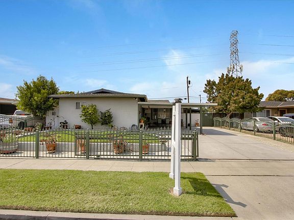 3rd image of 463 Massar Ave