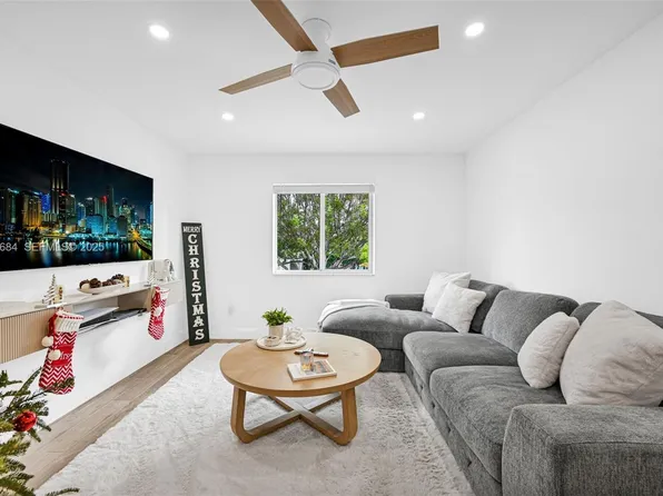 8609 SW 68th Ct APT 24, Pinecrest, FL 33156