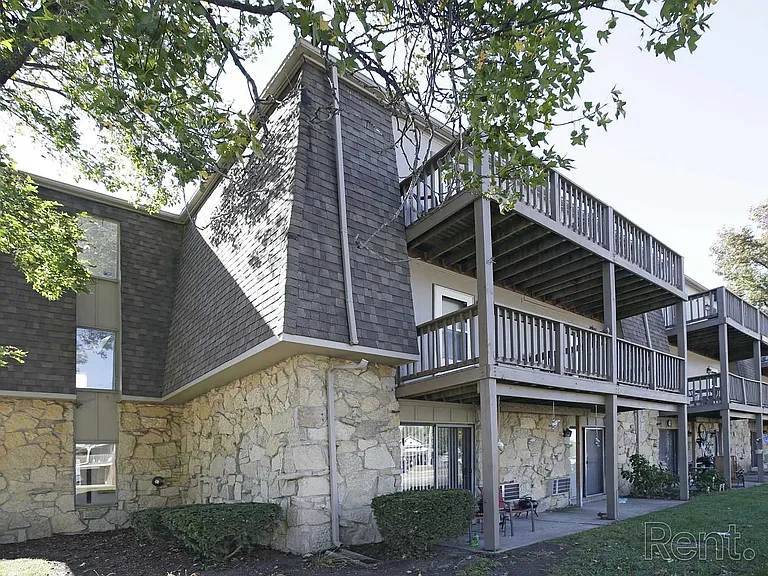 Bloomfield Apartments — Photo 3