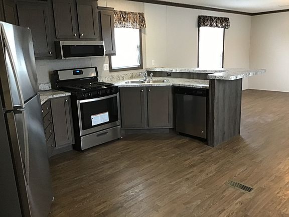 3rd image of 112 Brookside Mnr #112