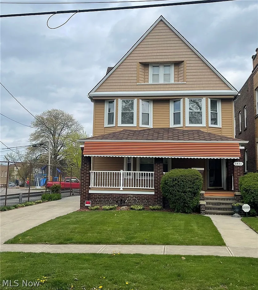 1 bed, 1.0 bath, 1000 sqft, $1,200 — Photo 1