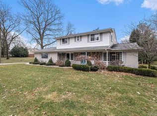 1129 Dolliver Dr, Rochester Hills, MI 48306