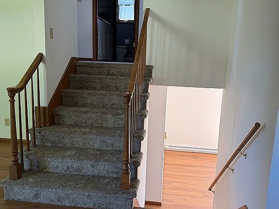 4th image of 608 Moen St