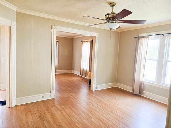 4th image of 50 Aspen St