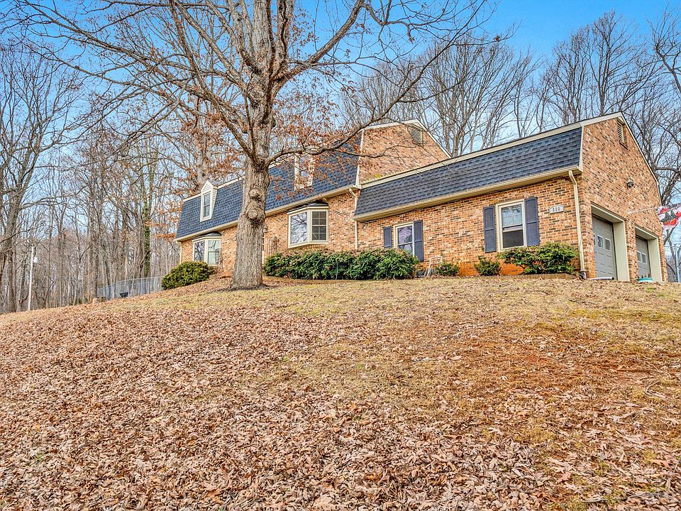 1st image of 520 Rolling Hill Dr