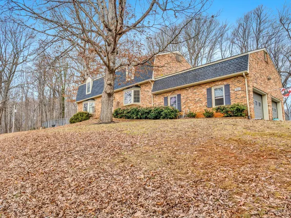 520 Rolling Hill Dr, Rocky Mount, VA 24151